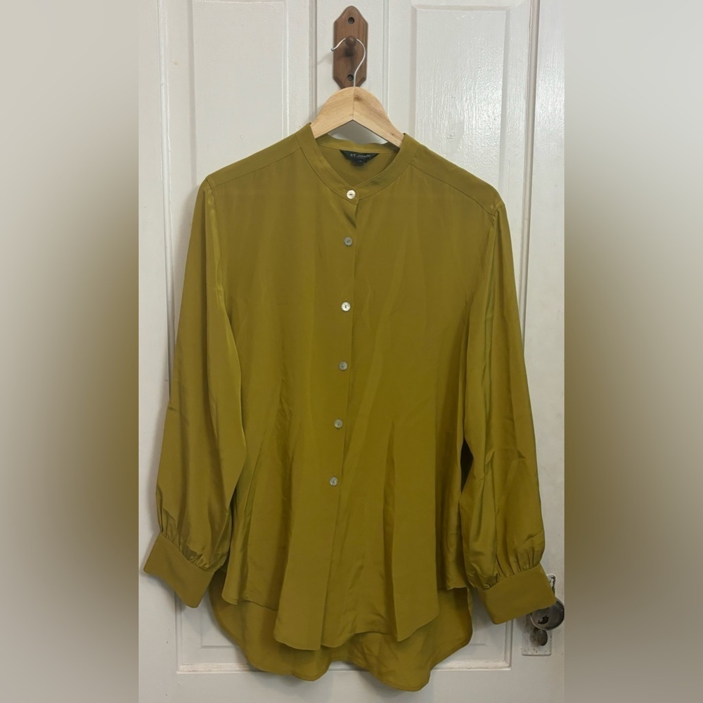 St. John 100% Silk Green Button-Up Top